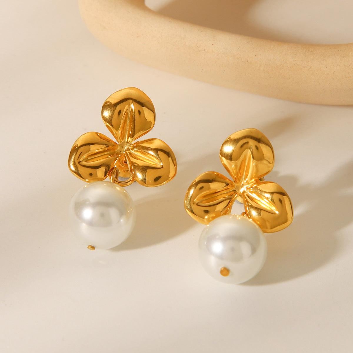 Vintage French Style 18K Gold Plated Stainless Steel Floral Geometric Pearl Stud Earrings for Women