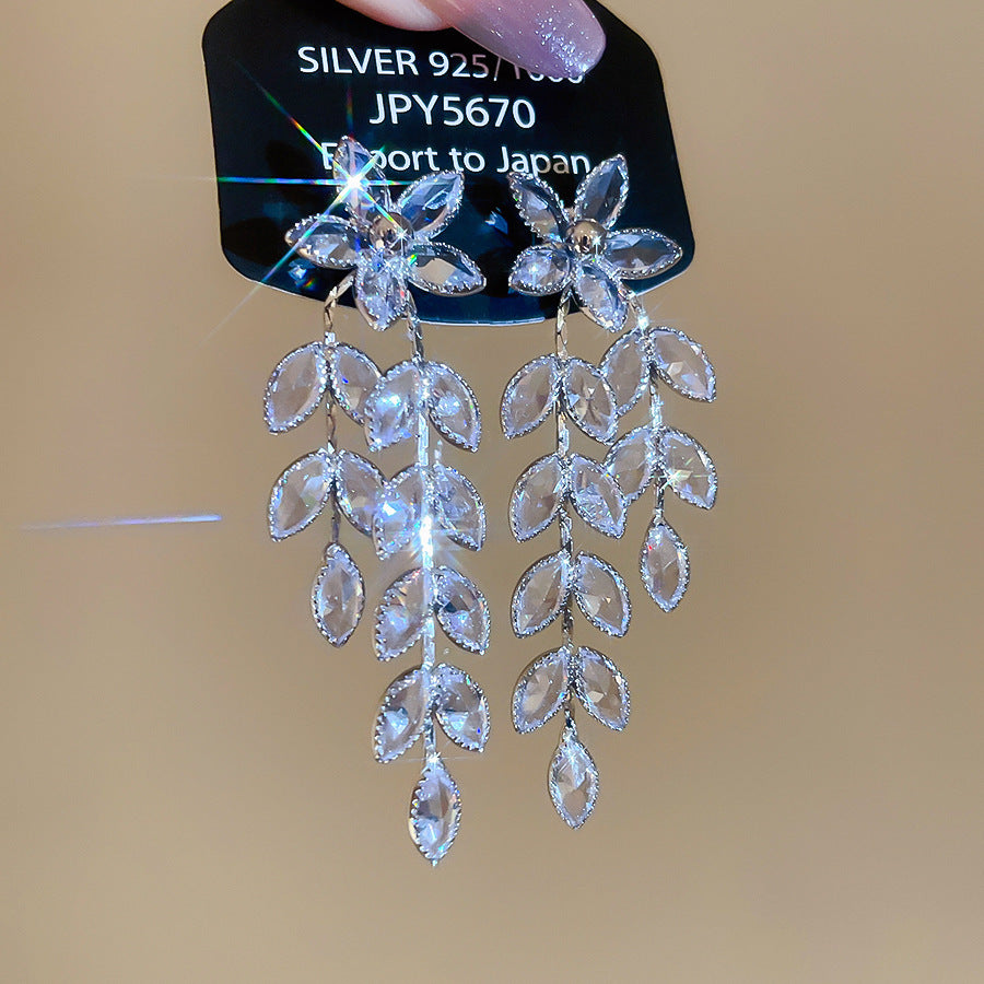 Orecchini floreali minimalisti con perle, perno in argento sterling 925 e strass, da donna
