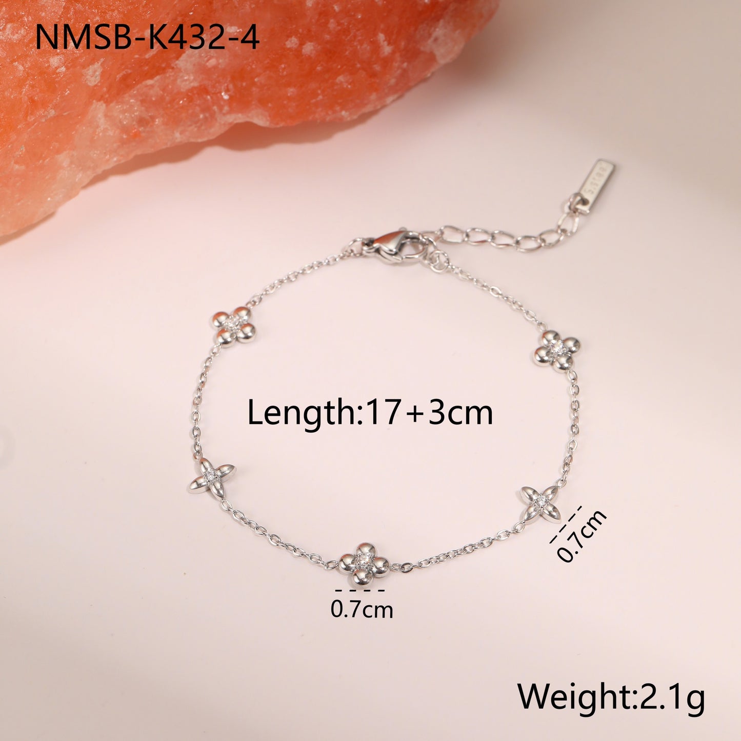 Fashionable Star-Shaped Titanium Steel Bracelet with 18K Gold Plating and Zircon Inlay for Women