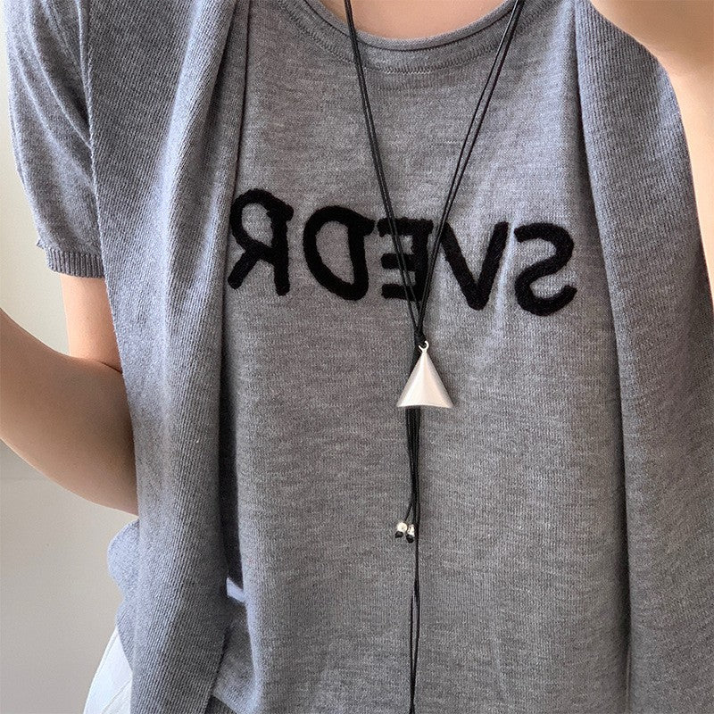 Collana con Pendente Geometrico Minimalista da Donna in Lega con Finitura Elettroplaccata — Catena Leggera per Maglione, Accessorio di Lusso Versatile