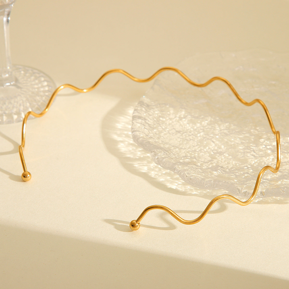 Collana Girocollo Geometrica a Onda in Acciaio Inossidabile Placcato Oro 18K Minimalista per Donna