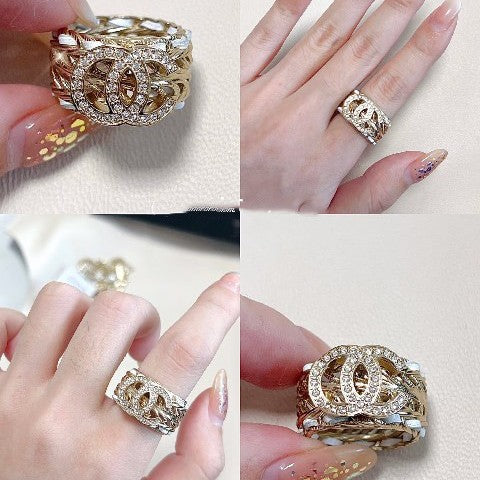 Anello "Sweet Luxury" da donna placcato oro in ottone con maglie cubane e design a doppia C con strass