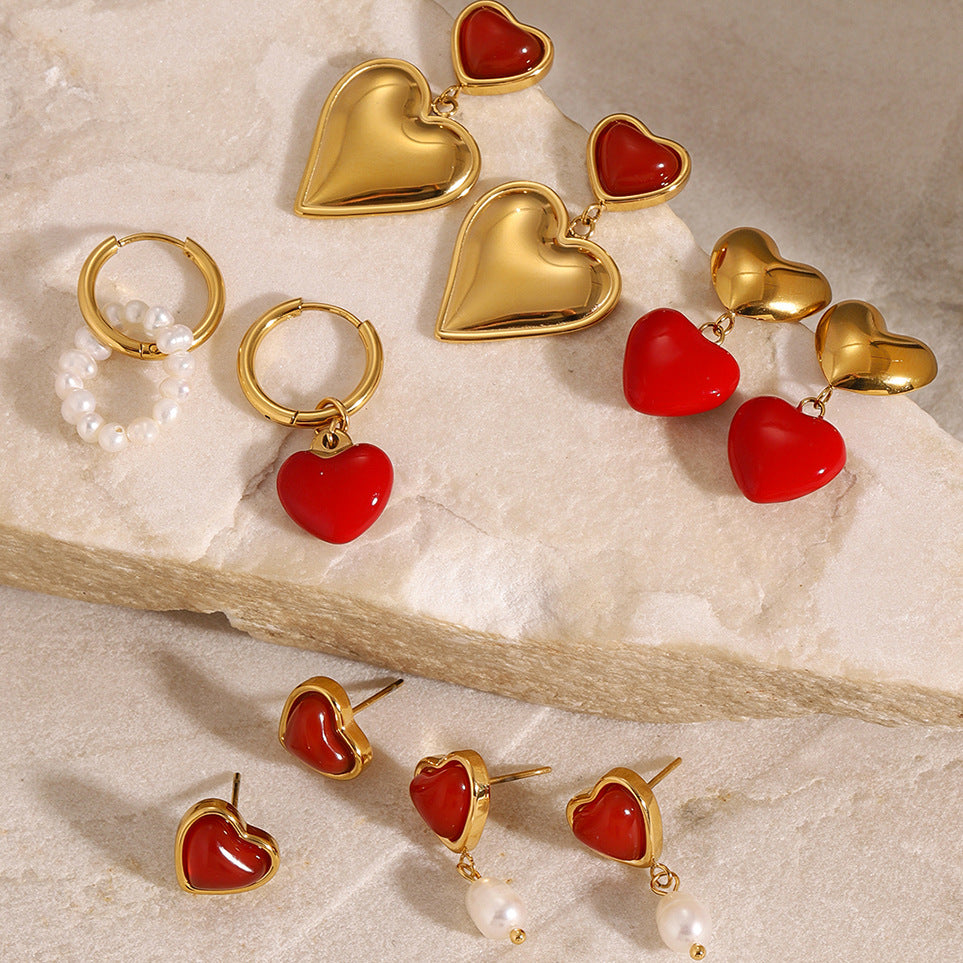 Orecchini minimalisti in acciaio inossidabile smaltato a forma di cuore con perle per donna