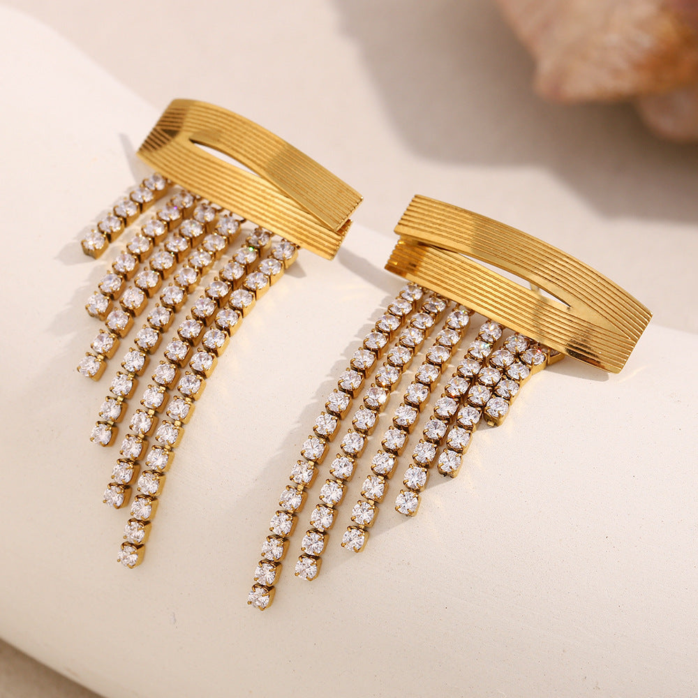 Orecchini a perno geometrici minimalisti in acciaio inossidabile con placcatura in oro 18 carati e nappa lussuosa pendente da donna