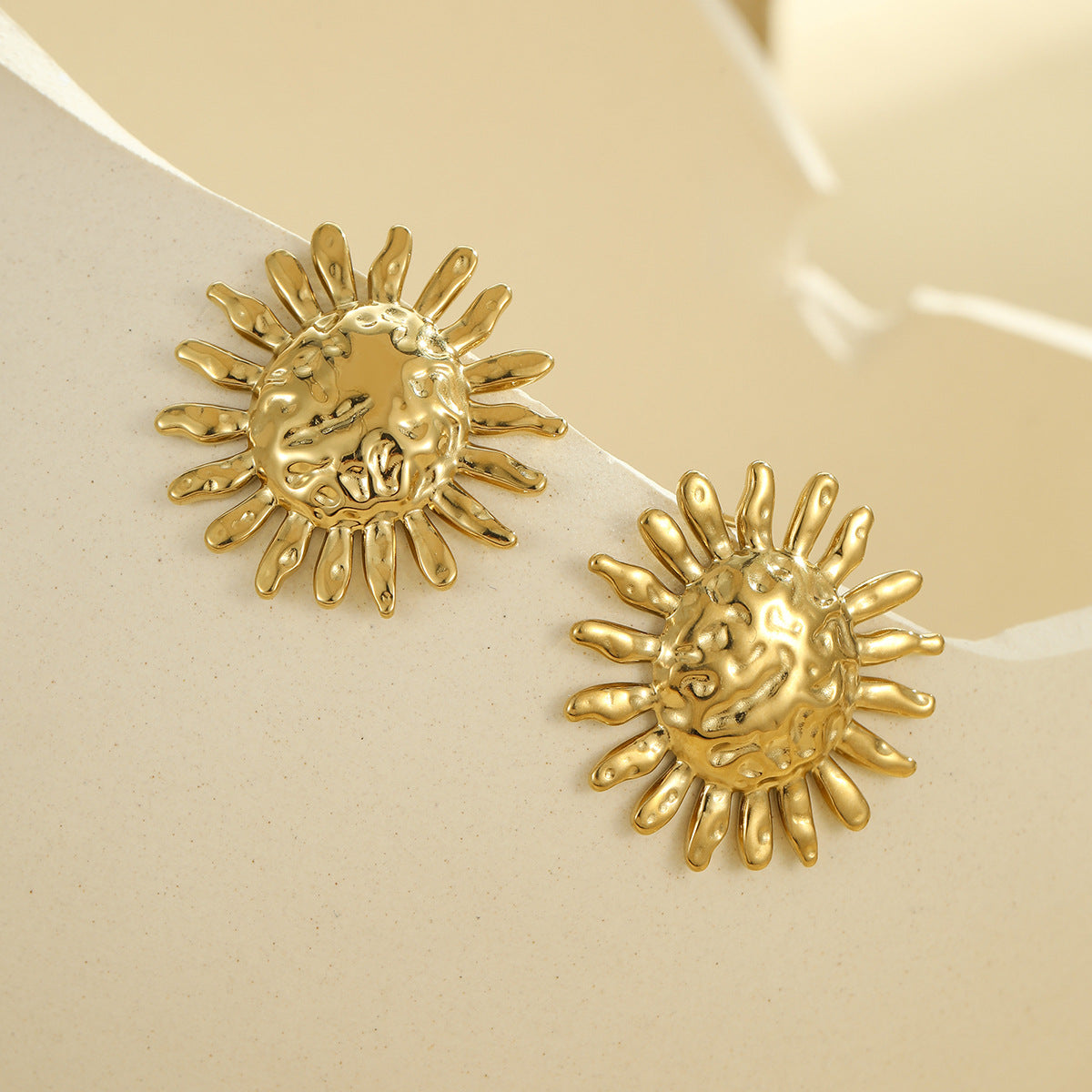 Pendientes minimalistas de acero de titanio texturizado para mujer con patrón de girasol, joyería de moda de inspiración vintage
