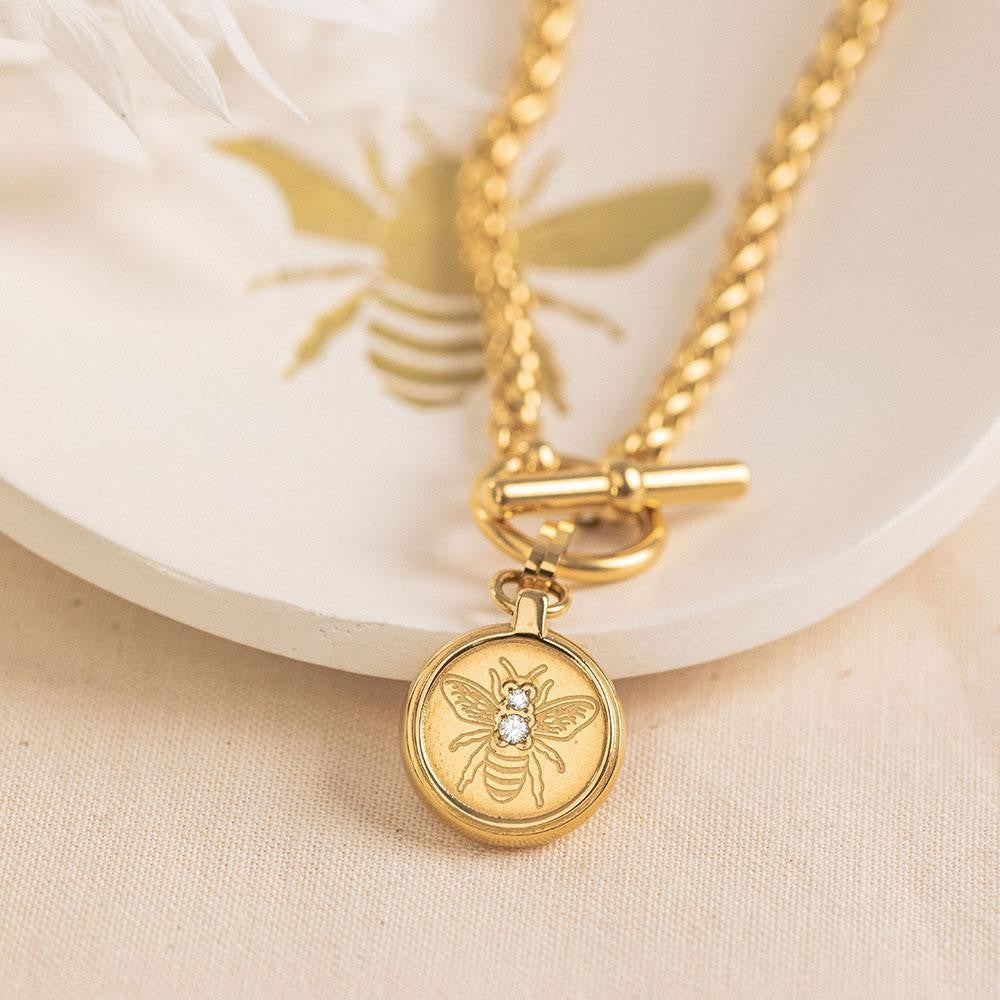 Elegante Collana Pendente a Forma di Ape in Acciaio al Titanio con Placcatura in Oro 18K per Donna