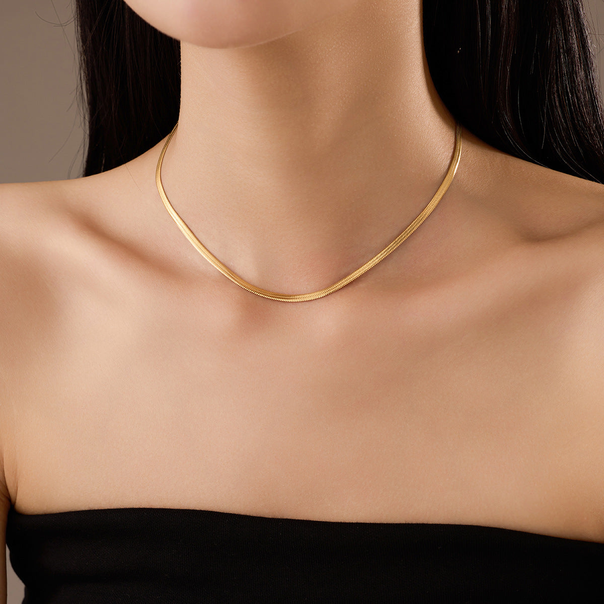 Collar Minimalista Corto de Acero Inoxidable con Cadena Chapada en Oro para Mujer