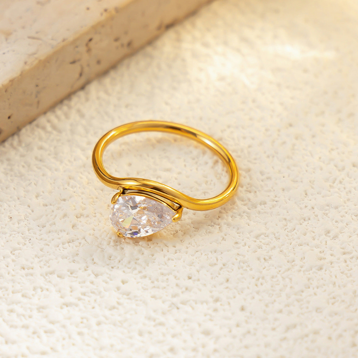 Elegant 18K Gold Plated Stainless Steel Teardrop Ring with Cubic Zirconia Inlay for Women