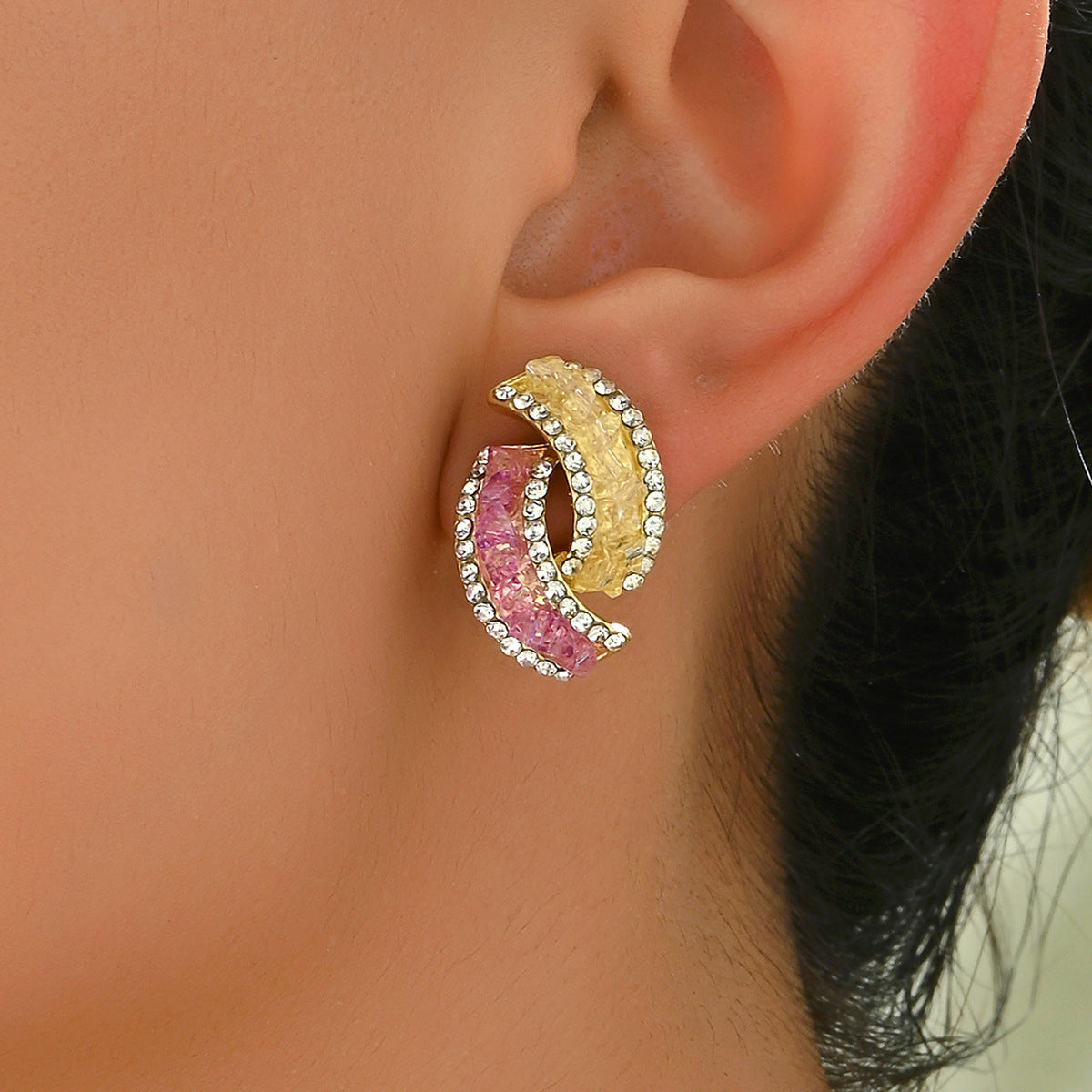 Pendientes de Tachuela Geométricos en Forma de U de Aleación de Zinc con Incrustaciones de Diamantes de Imitación para Mujeres, Ropa de Oficina Moderna y Versátil