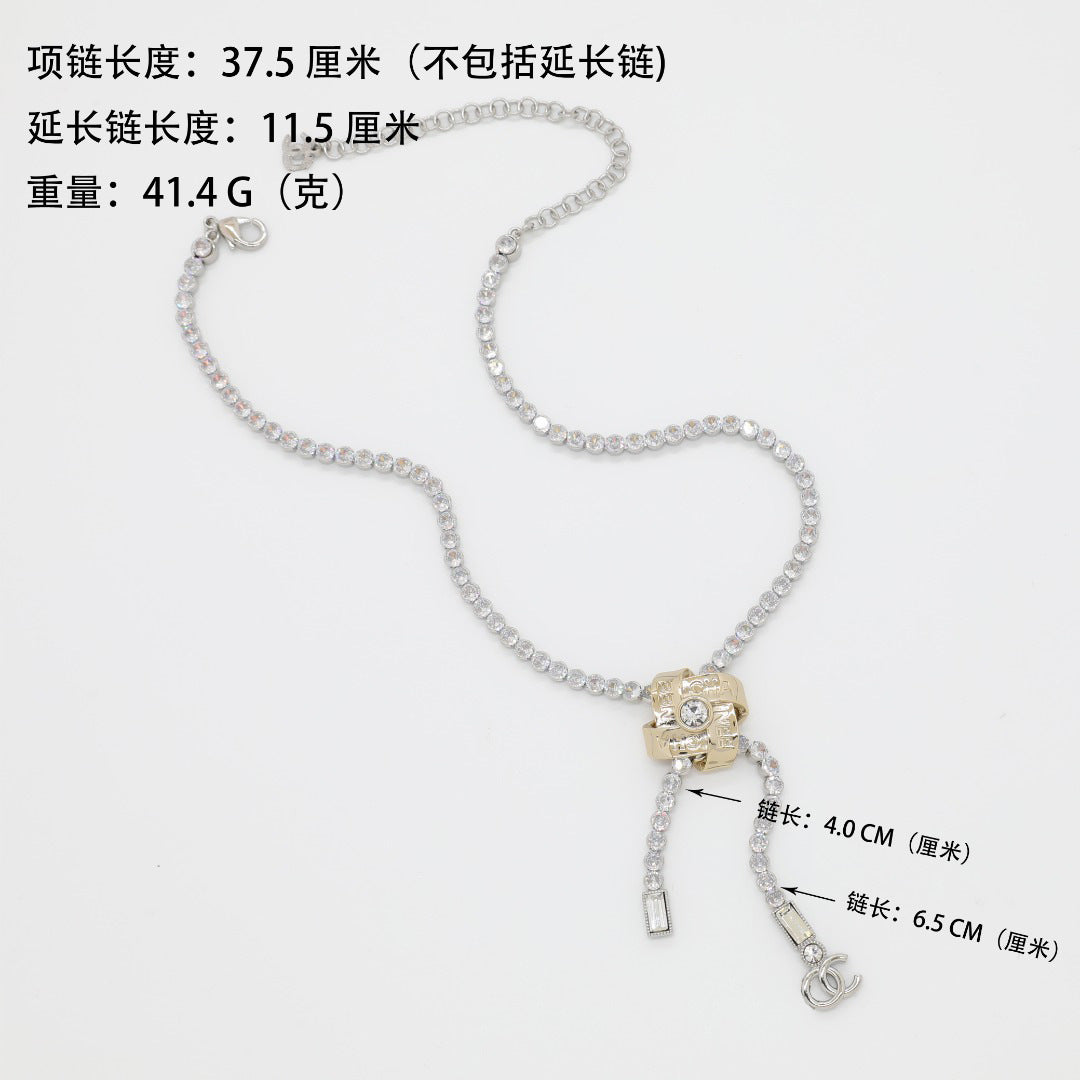Elegante Collana da Donna in Ottone Placcato Oro con Lettera e Strass