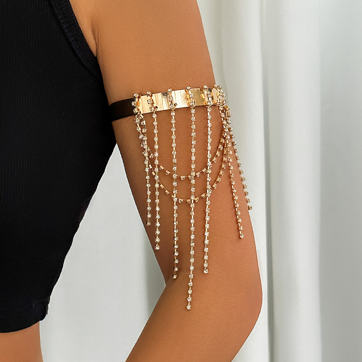 Bracciale da braccio stile bohémien con ciondoli a cuore e stella, nappe e dettagli a catena, da donna