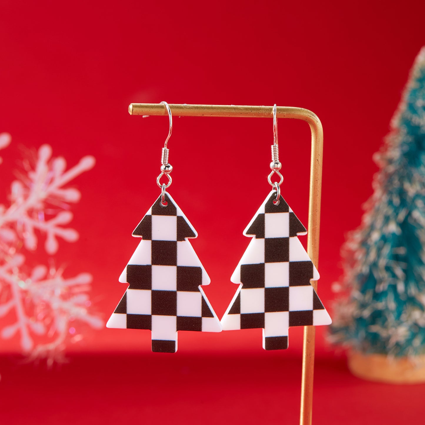 Orecchini natalizi in acrilico a forma di albero di Natale con motivi di Babbo Natale e fiocchi di neve per donna