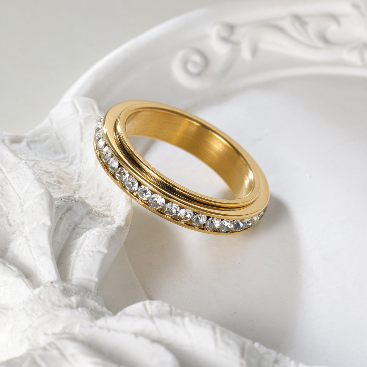 Anillo Giratorio Antiestrés Minimalista Geométrico de Acero de Titanio con Incrustaciones de Pedrería para Mujer
