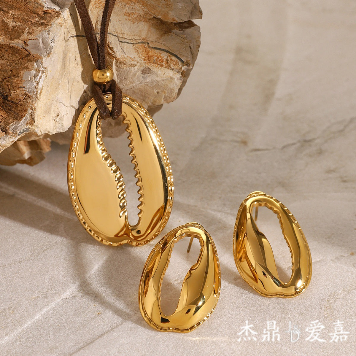 18K Gold Plated Stainless Steel Shell Necklace for Women