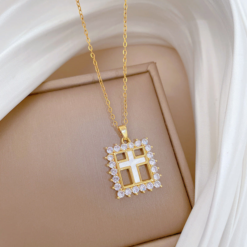 Collana con Pendente a Croce Geometrica Minimalista in Acciaio al Titanio con Intarsio di Strass per Donne e Uomini