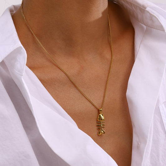 Collana con Pendente a Pesce Geometrico da Donna in Acciaio Inossidabile con Ciondolo in Acciaio al Titanio e Finitura Placcata