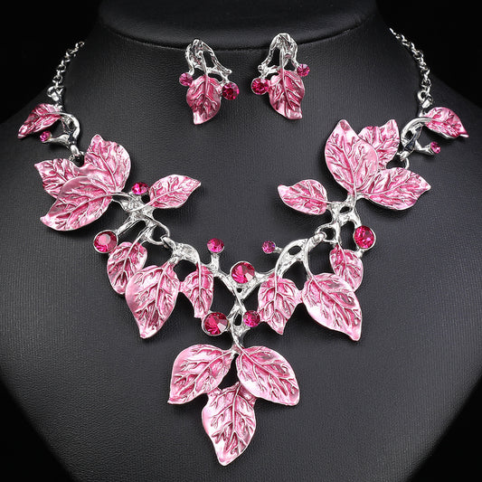 Juego de collar de aleación con forma de hoja exagerada con acabado esmaltado e incrustaciones de pedrería para mujer, collar tipo gargantilla con cadena tipo O y pendientes a juego