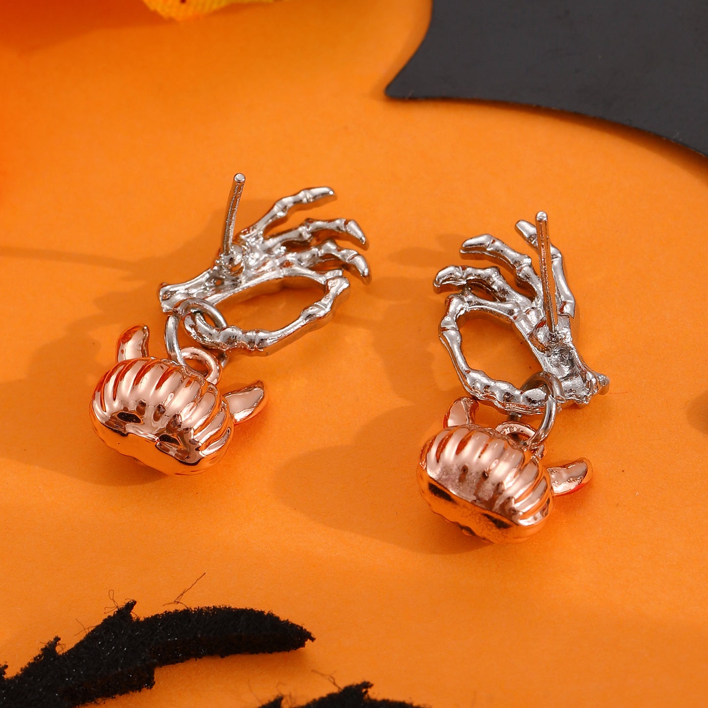 Pendientes de calabaza con esqueleto de dibujos animados para Halloween, para mujer, de aleación con acabado chapado