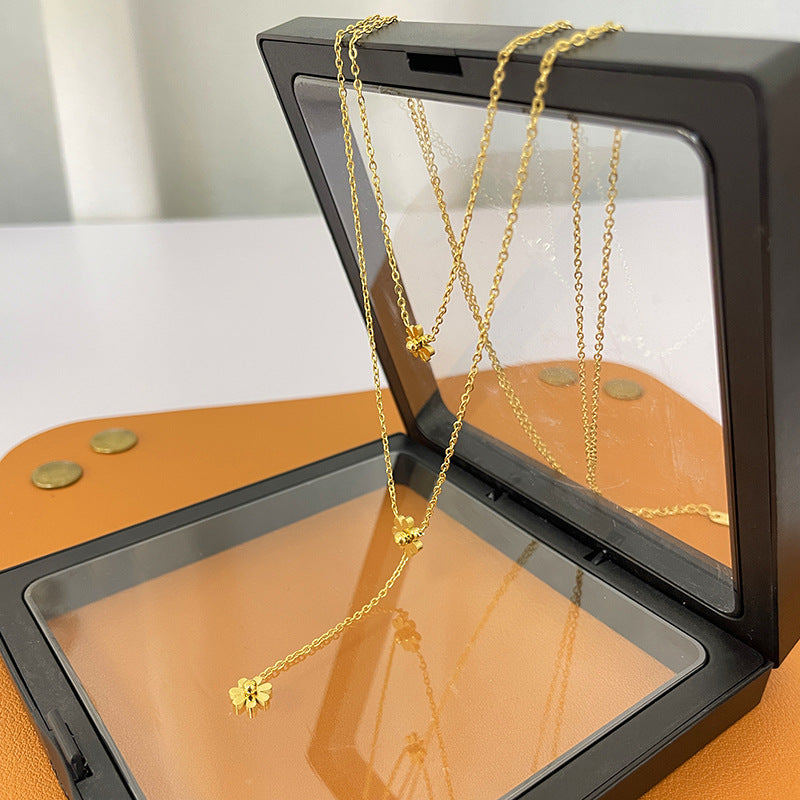 Minimalist Daisies Pendant Necklace for Women in Titanium Steel with Plated Finish, Double-Layer Clavicle Chain in Cross Link Style