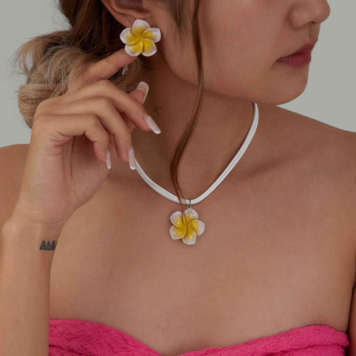 Sweet Floral Acrylic Plated Pendant Necklace for Women