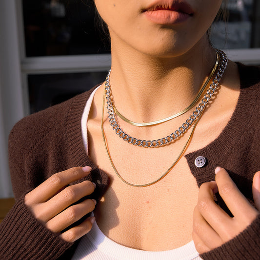 Collana pendente geometrica minimalista in acciaio al titanio con catena in acciaio inossidabile placcata in oro sottovuoto PVD per donna