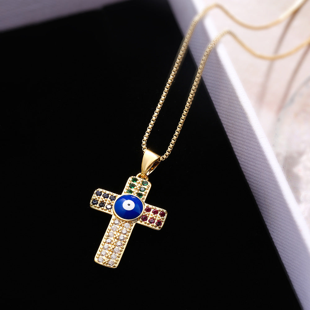 Collana con ciondolo a croce geometrica minimalista da donna con base in rame placcata in vero oro e intarsio di zirconi