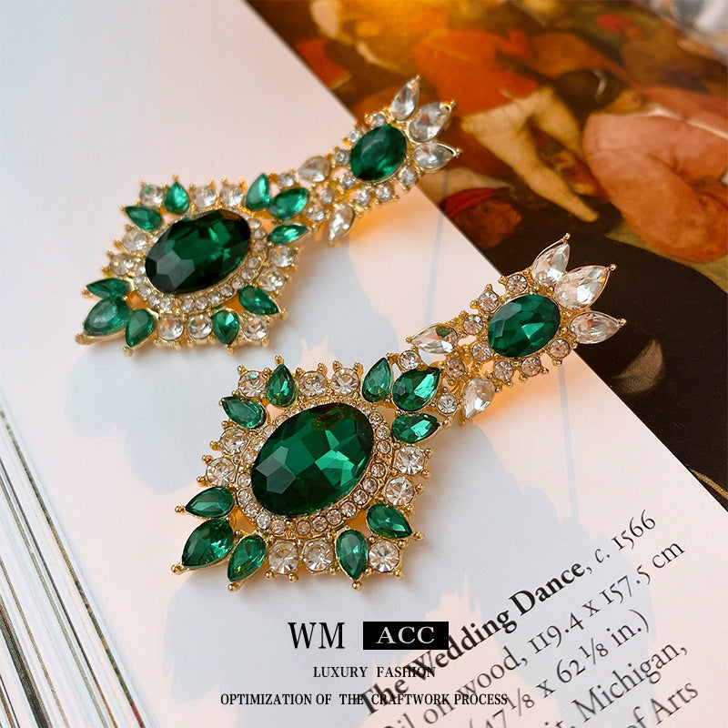 Orecchini ovali vintage in strass verde smeraldo con perni in metallo placcato e design geometrico da donna