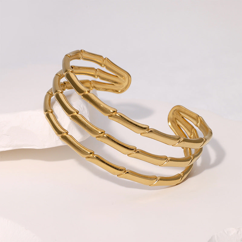 Bracciale minimalista a nodo di bambù in acciaio inossidabile placcato oro da donna con estetica fresca e delicata