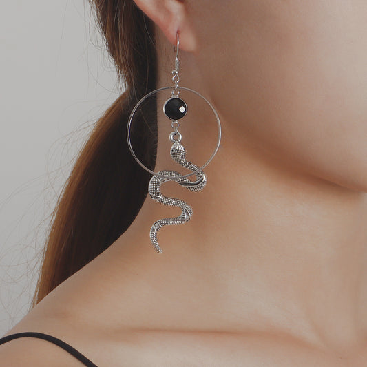 Pendientes minimalistas de aleación con forma de serpiente geométrica y diamantes de imitación incrustados para mujer