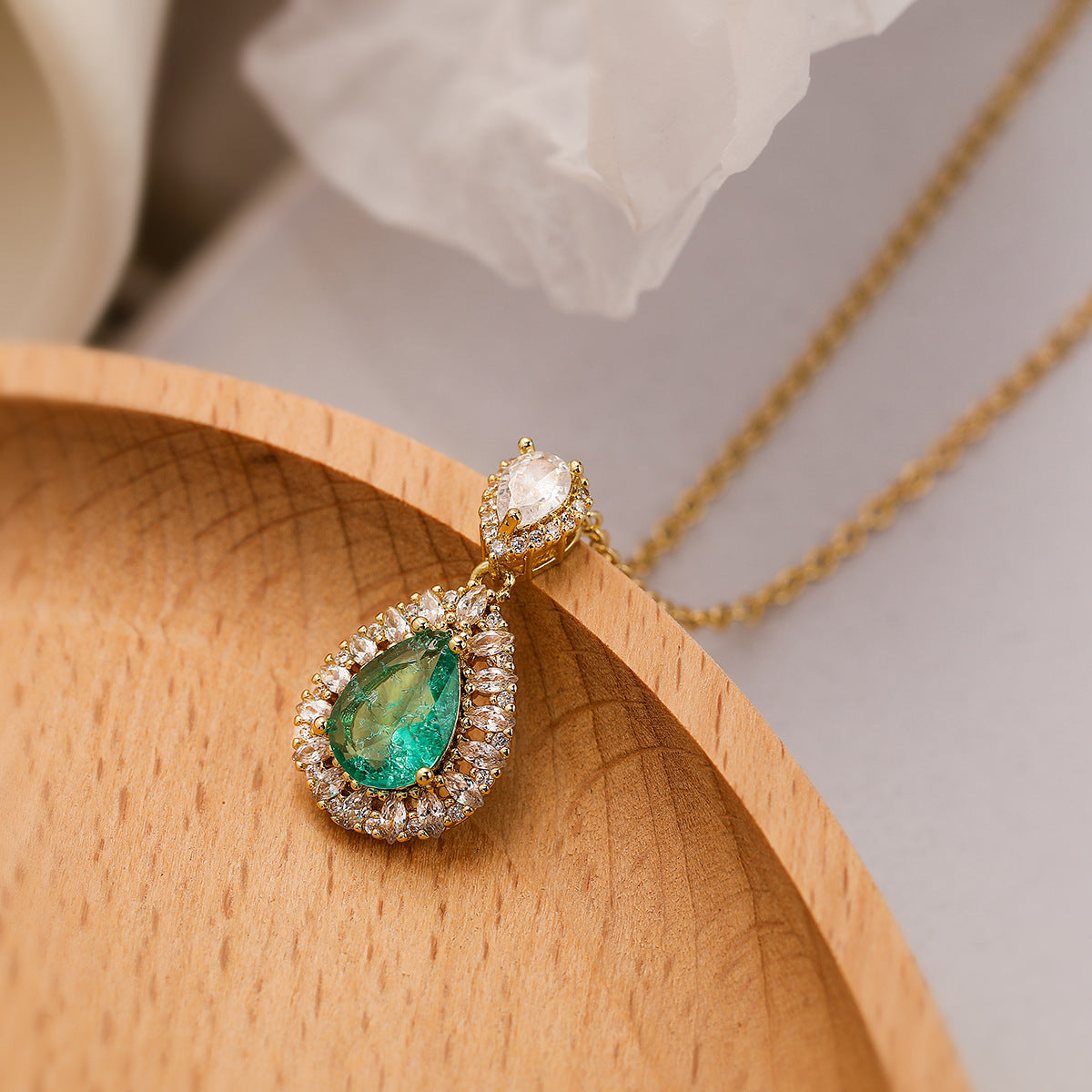 Minimalist Teardrop-Shaped Copper Necklace with 18K Gold Plating and Cubic Zirconia for Women