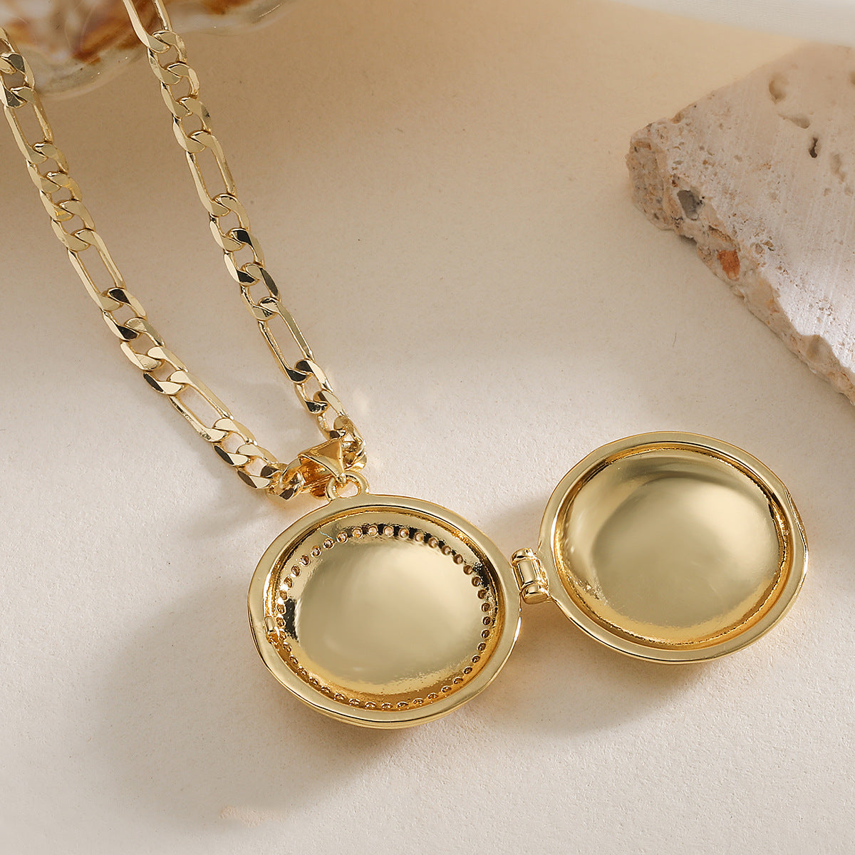 Minimalist Luxury 18K Gold Plated Brass Geometric Cubic Zirconia Virgin Mary Photo Locket Pendant Necklace