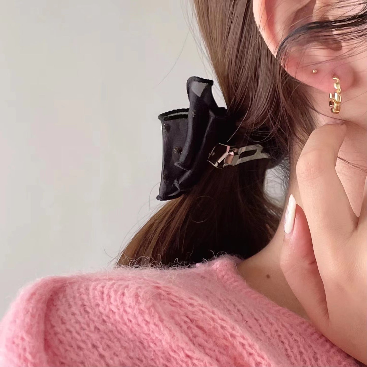 Pendientes de tuerca giratorios con letras y números chapados en plata de ley 925 minimalistas para mujer