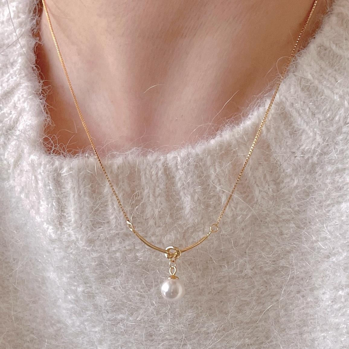 Collar de perlas con nudo estilo coreano minimalista de plata de ley 925 con acento geométrico