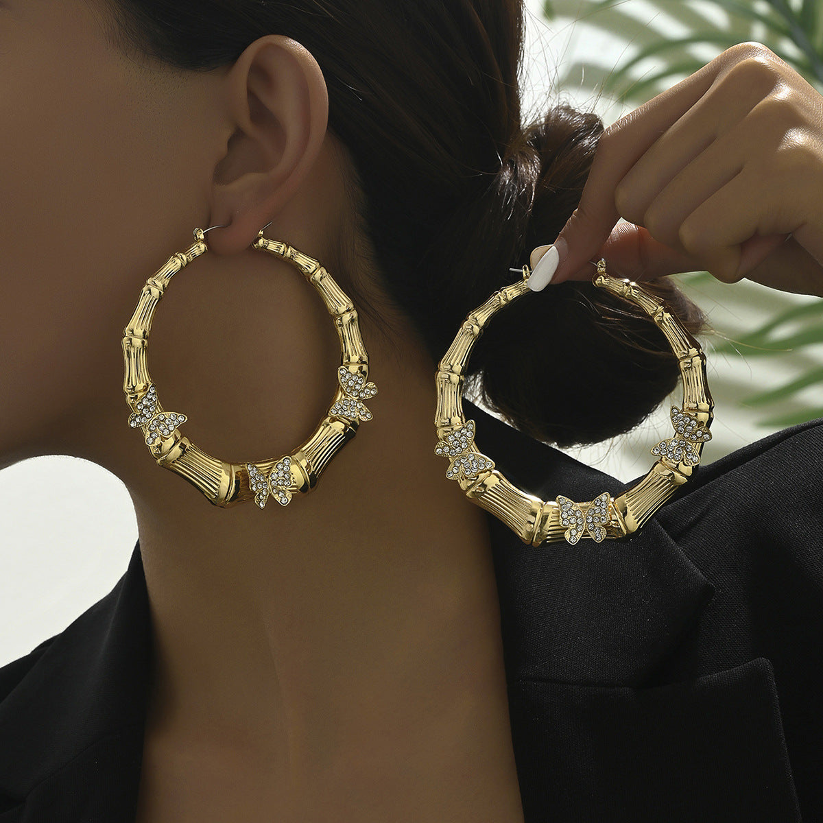 Orecchini da donna alla moda a forma di farfalla con intarsi di strass in lega di zinco e perni in acciaio inossidabile