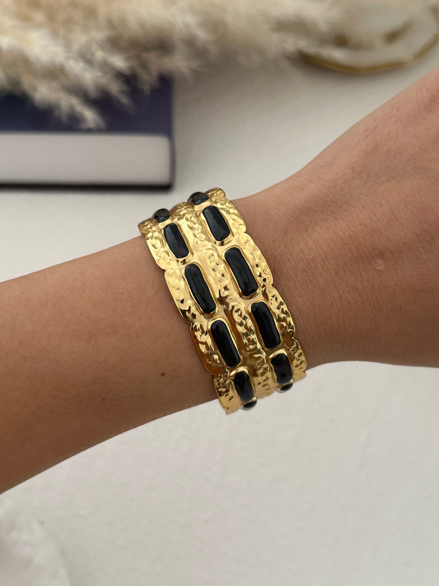Elegant Gold Plated Starfish Pattern Stainless Steel Open Cuff Bracelet