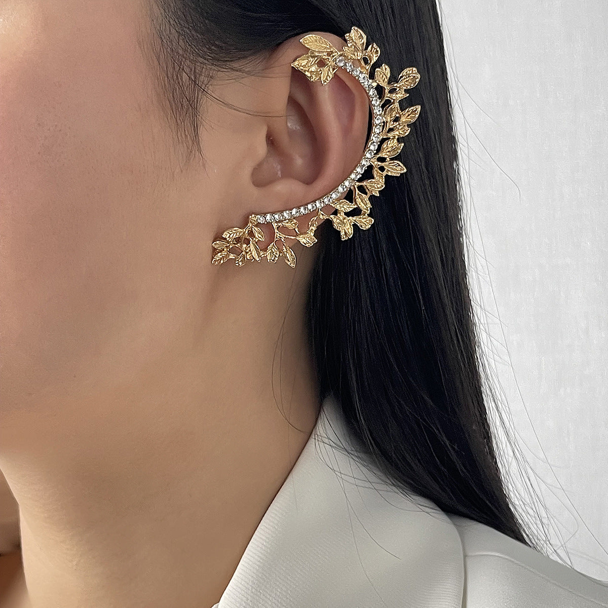 Orecchini da donna minimalisti geometrici a C in lega con intarsio di strass