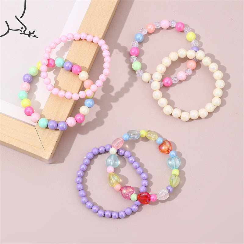 Set di Braccialetti Minimalisti Fatti a Mano a Forma di Cuore Colorati con Perline in Resina per Bambini