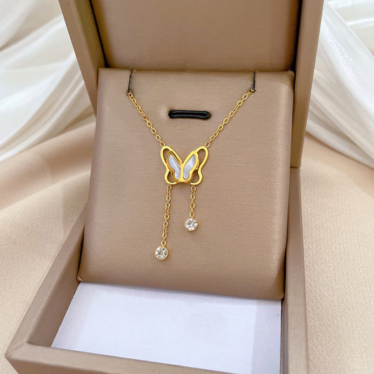 Collana a catena girocollo in acciaio al titanio placcato con farfalla geometrica da donna