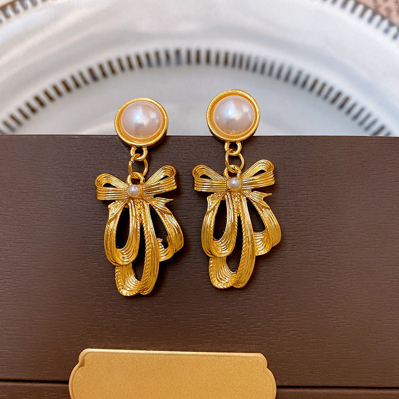 Pendientes colgantes de metal con acabado chapado, diseño floral geométrico de corazón, estilo vintage chic para mujer