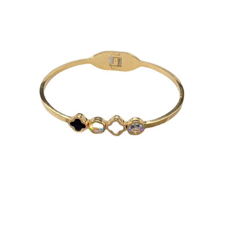 Bracciale alla moda da donna in titanio placcato a forma di trifoglio