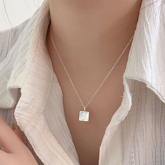 Collana con ciondolo a tulipano geometrico minimalista in argento sterling 925 con finitura placcata su catena a serpente