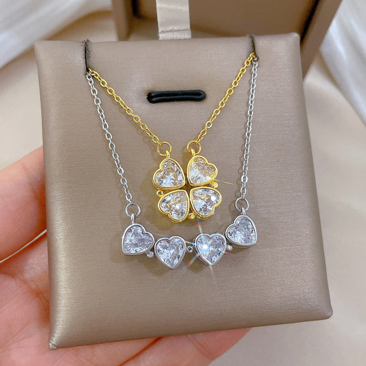 Collar con colgante de corazón y trébol de cuatro hojas estilo caricatura en acero de titanio con incrustaciones de pedrería para mujeres y hombres