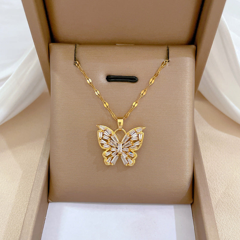 Collana Minimalista con Catena a Labbra in Acciaio al Titanio con Pendente in Rame e Intarsio di Strass