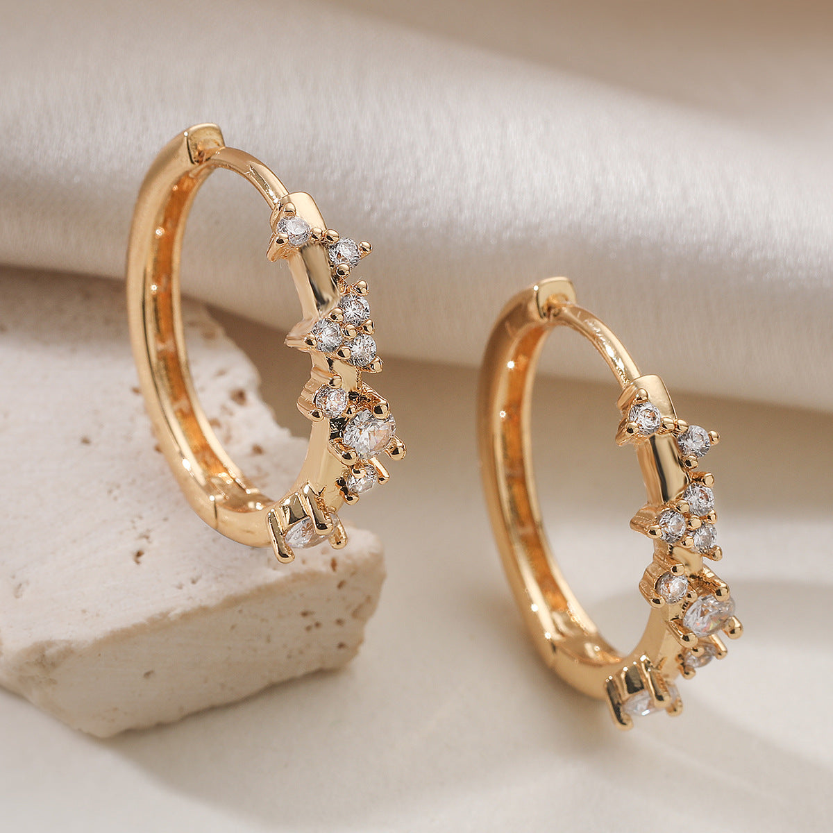 Elegant 18K Gold Plated Brass Geometric Hoop Earrings with Cubic Zirconia for Women