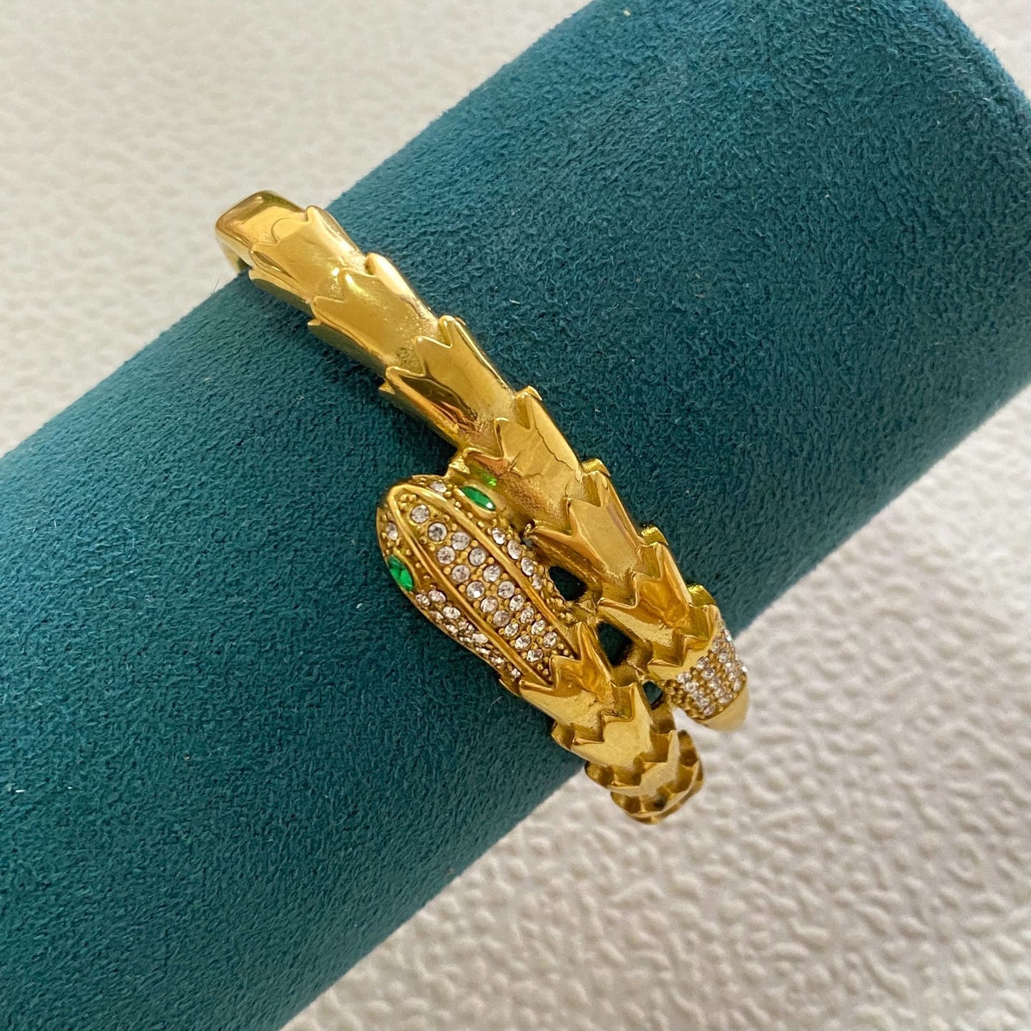 Vintage Streetwear Rhinestone Inlaid Snake Shape Stainless Steel Snake Chain Bracelet with Green Eyes