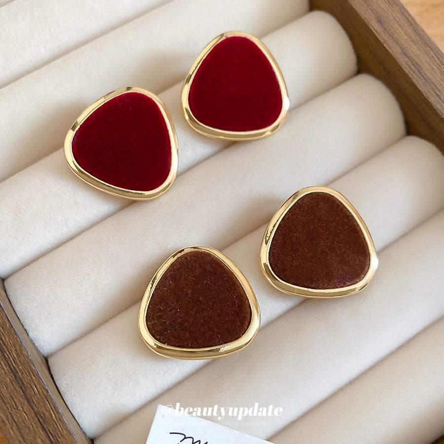 Pendientes de botón triangulares retro minimalistas en plata con postes de acero chapado para mujer