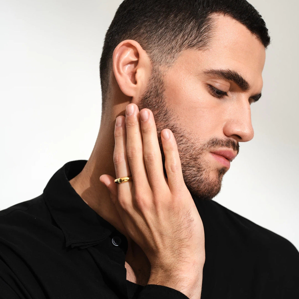 Anello Conico Minimalista Unisex in Acciaio Inox Placcato Oro 18K Design di Lusso