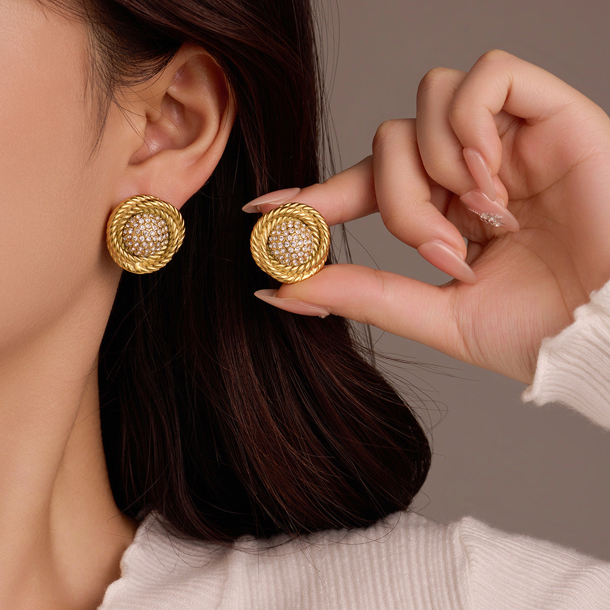 Pendientes de Aro de Acero Inoxidable Vintage con Incrustaciones de Circones para Mujer, Diseño Circular Pulido con Acabado Chapado Premium