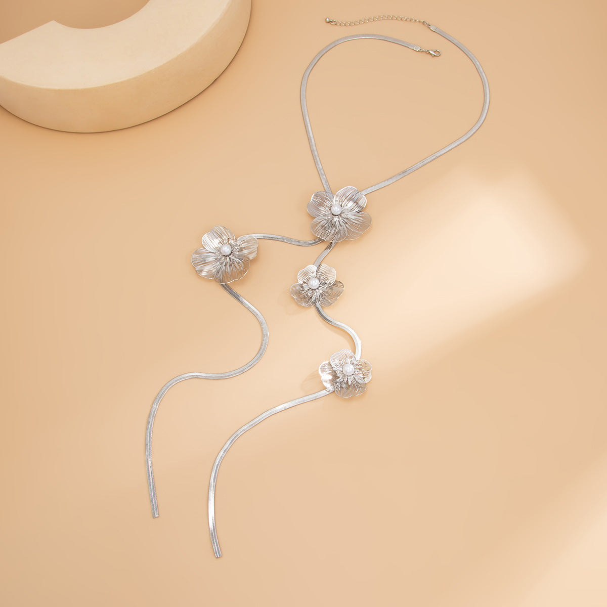Elegant Floral Butterfly Pearl Iron Plated Snake Chain Necklace for Women