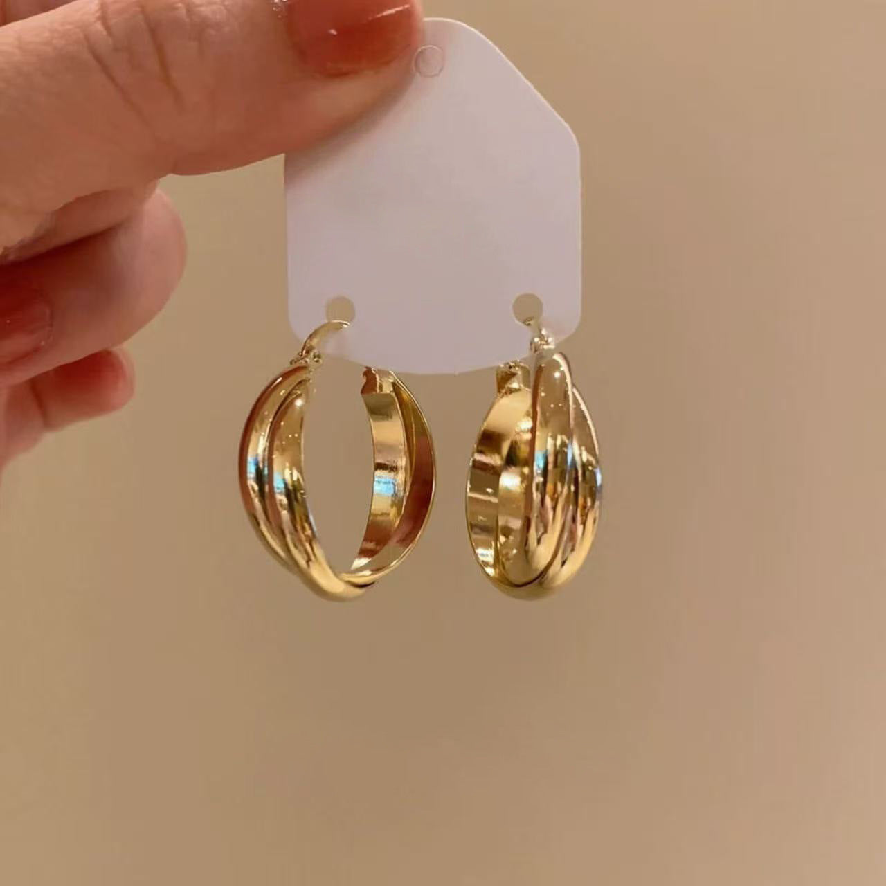 Orecchini a cerchio geometrici rotondi minimalisti da donna con base in rame placcato oro e perni in argento sterling 925, gioielli eleganti di lusso adatti all'ufficio